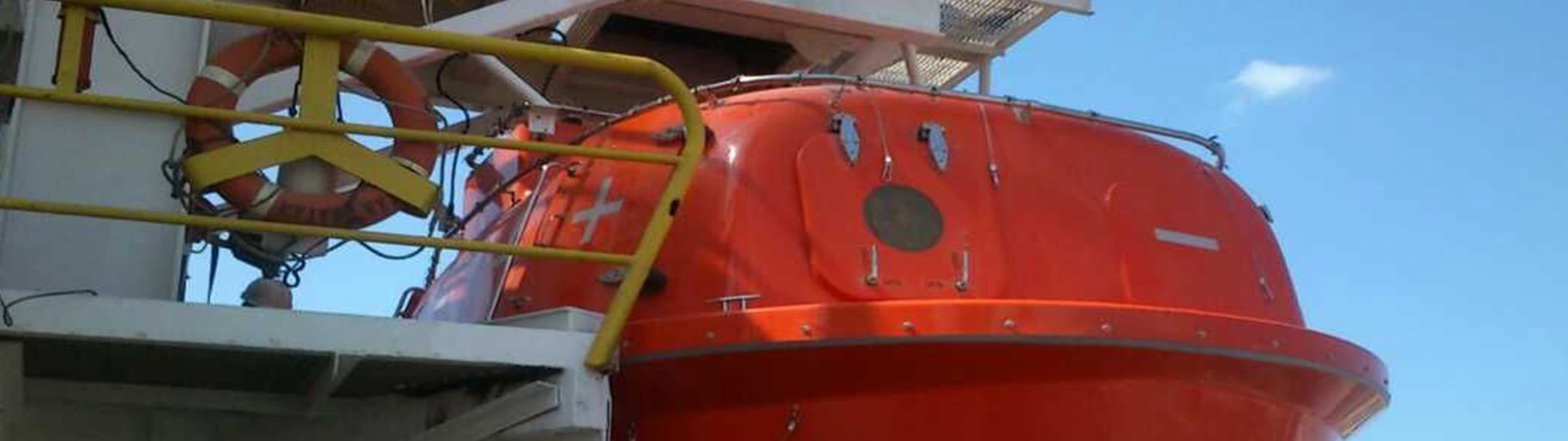 Maritieme reddings- en brandbestrijdingsapparatuur